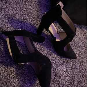 BLACK SWADE HEELS